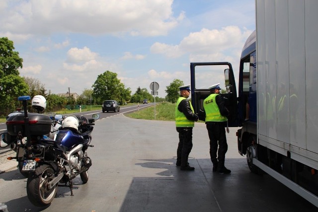 Policjanci z nakielskiej drogówki, a także z Bydgoszczy i Żnina kontrolowali kierowców w powiecie nakielskim.