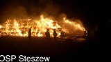 Pożar w Strykowie: Płonęły baloty słomy. Zobacz zdjęcia