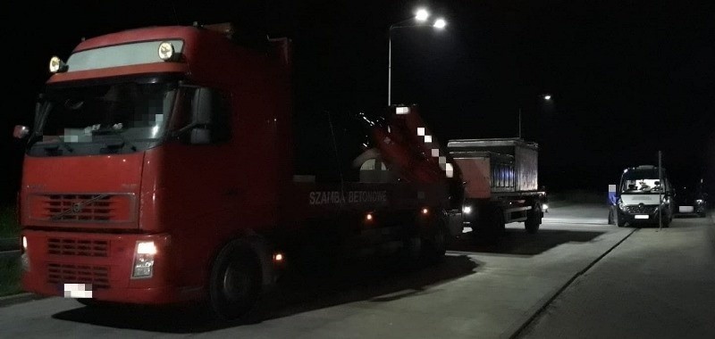 Obie ciężarówki zostały zatrzymane w czwartek, 7 maja, w...
