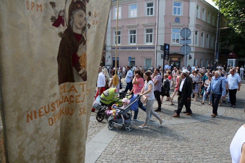 Boże Ciało w Lublinie. Uroczysta procesja przeszła przez centrum miasta (ZDJĘCIA, WIDEO)