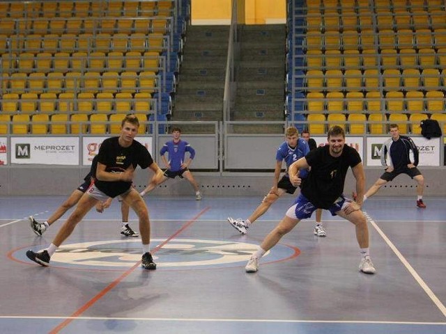 We wtorek przed południem gorzowscy siatkarze ćwiczyli w hali przy Czereśniowej... aerobik. Było sporo uśmiechów, ale też i potu na twarzy.