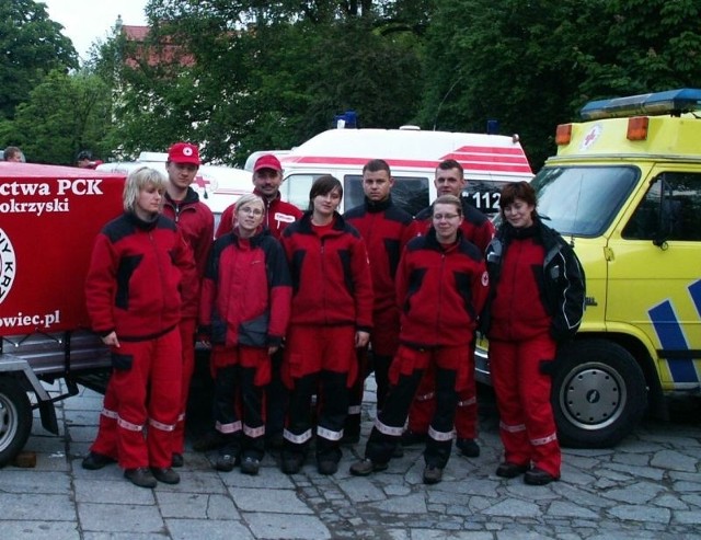 Ostrowieccy ratownicy Polskiego Czerwonego Krzyża już od tygodnia pomagają sandomierzanom dotkniętym powodzią.