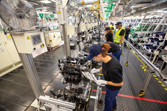 Zakład Toyoty w Jelczu-Laskowicach rozpoczyna produkcję najnowszej generacji silników Dynamic Force Engine o pojemności 2,0 l, zaprojektowanych w ramach platformy TNGA. Fot. Toyota