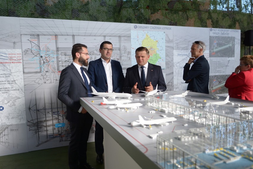 Port lotniczy Radom sprzedany PPL. Premier Mateusz Morawiecki: To wielka szansa dla Radomia i realne miejsca pracy