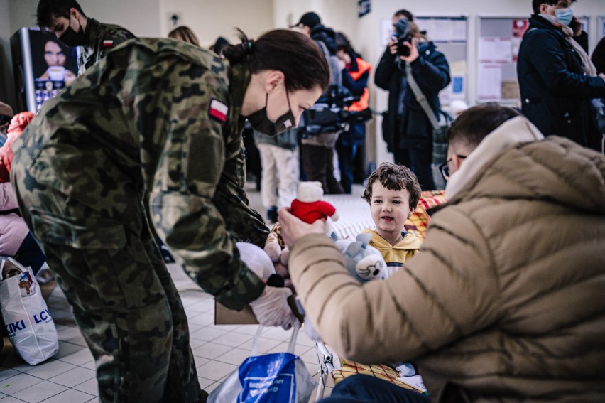 Żołnierze 3. Podkarpackiej Brygady Obrony Terytorialnej pomagają uchodźcom z Ukrainy [ZDJĘCIA]