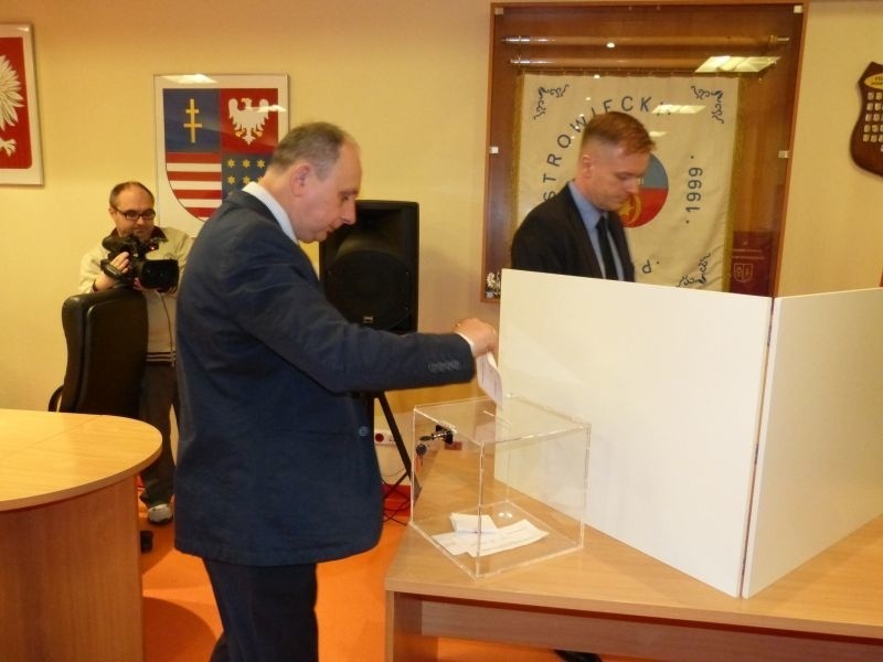 Wybory władz powiatu ostrowieckiego