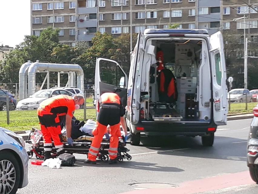 Wypadek na placu Jana Pawła II. Samochód potrącił człowieka