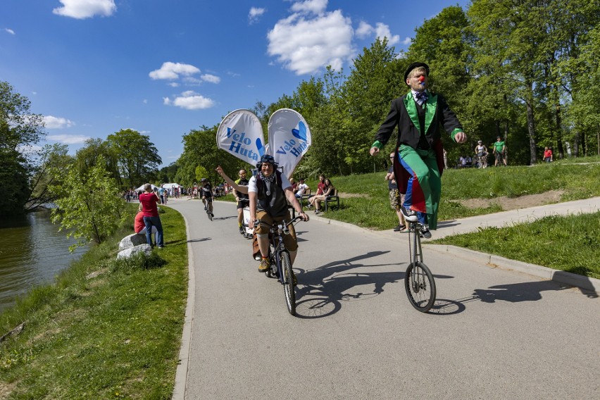 To już rok ze szklakiem Velo Huta i odkrywaniem nowohuckich zaułków na rowerach