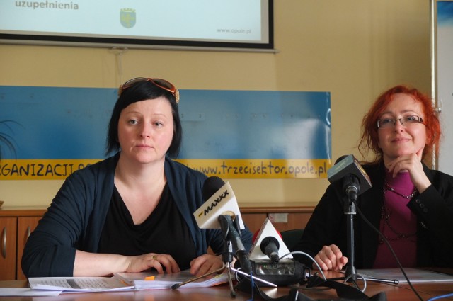 Marzena Sedlaczek i Adriana Paroń z Urzędu Miasta Opola, które przygotowały procedurę losowania.