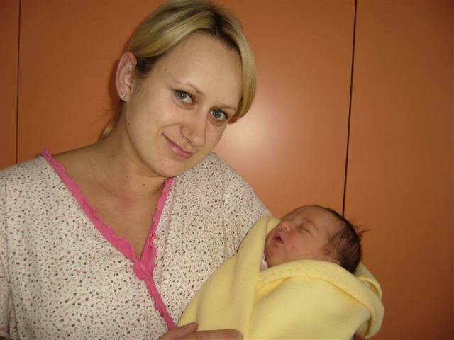 Emilia Małż urodziła się w środę, 11 stycznia. Ważyła 3580 g i mierzyła 58 cm. To pierwsze dziecko Marty i Grzegorza z Łysych