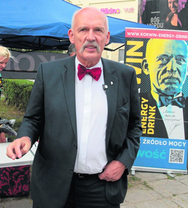 Janusz Korwin-Mikke jest częstym gościem w Radomiu. Tym razem pomagał zbierać podpisy poparcia dla swoich kandydatów.