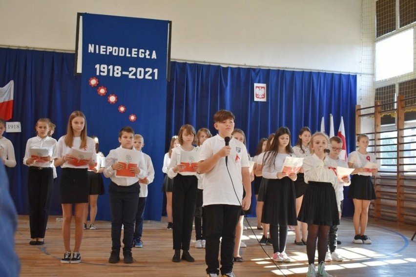 Akademia podczas Święta Niepodległości w Szkole Podstawowej...