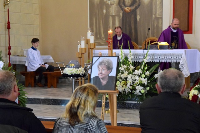 1 października we Włoszczowie odbył się pogrzeb Ilony Kuśmierskiej, aktorki znanej z filmu "Sami Swoi". Zmarła w wieku 74 lat