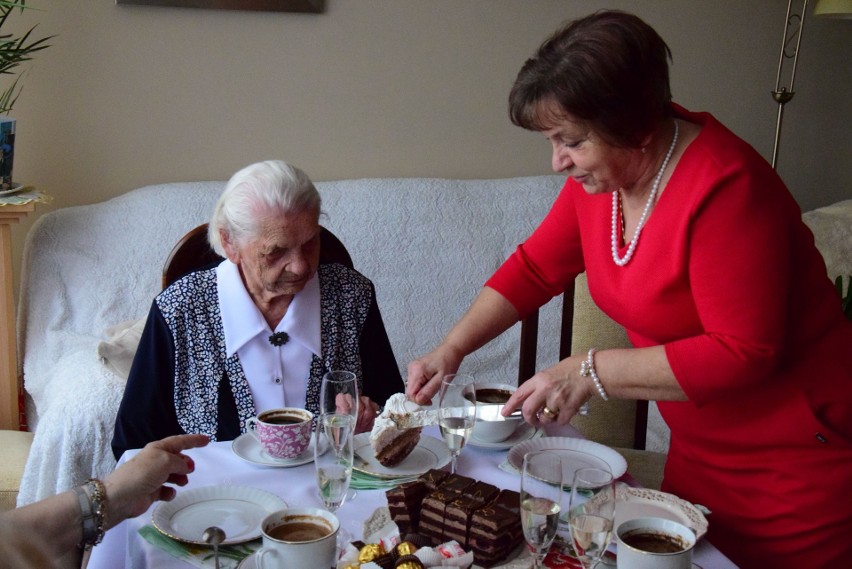 Pani Helena Zaranek z Kruszwicy skończyła dziś 106 lat. Na...