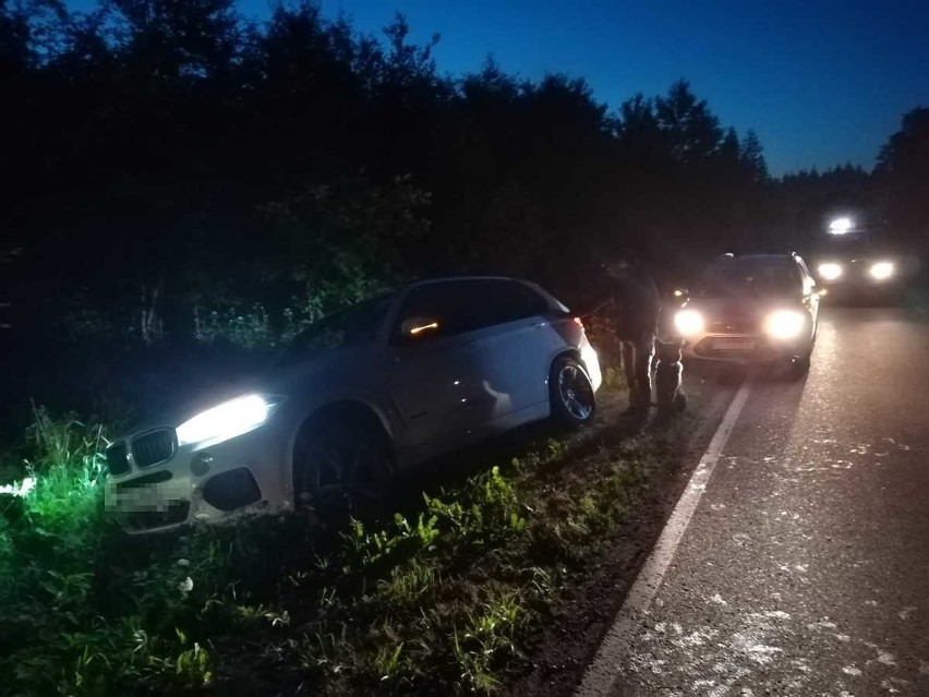 W czwartek późnym wieczorem w gminie Raczki funkcjonariusze...