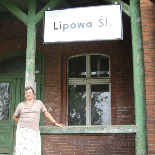 - W Lipowej wyglądamy pociągu jak kania dżdżu - mówi pani Weronika. - Może kiedyś znów zaczną tędy jeździć?