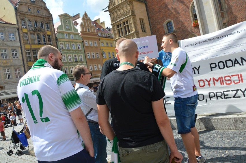 Starcie przeciwników prezydenta Dudy i kibiców Lechii Gdańsk...