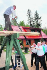 Wygraj drewniany dom! Kaszubi chcą odebrać Niemcom rekord Guinnessa. Tną olbrzymią deskę. Pytanie 20