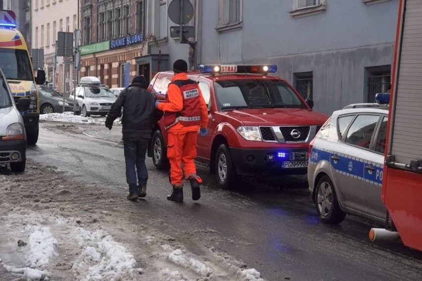 Gniezno: Pożar w centrum. Trzy osoby przewieziono do...