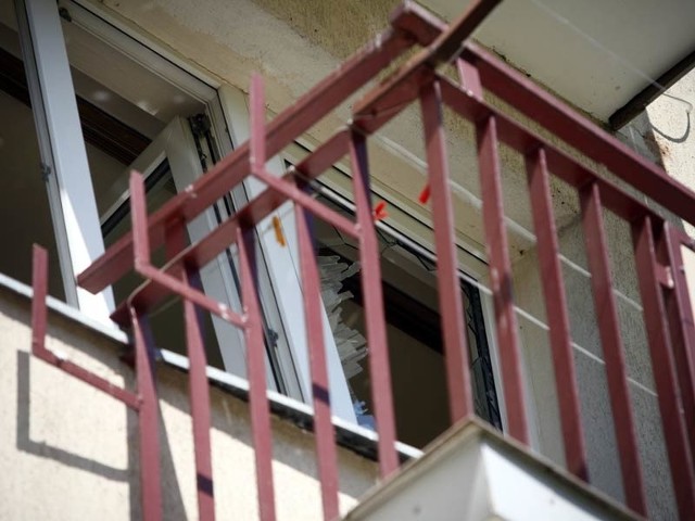 Zniszczone mieszkanie po wybuchu gazu w bloku przy ul. Mikołajczyka w Rzeszowie.