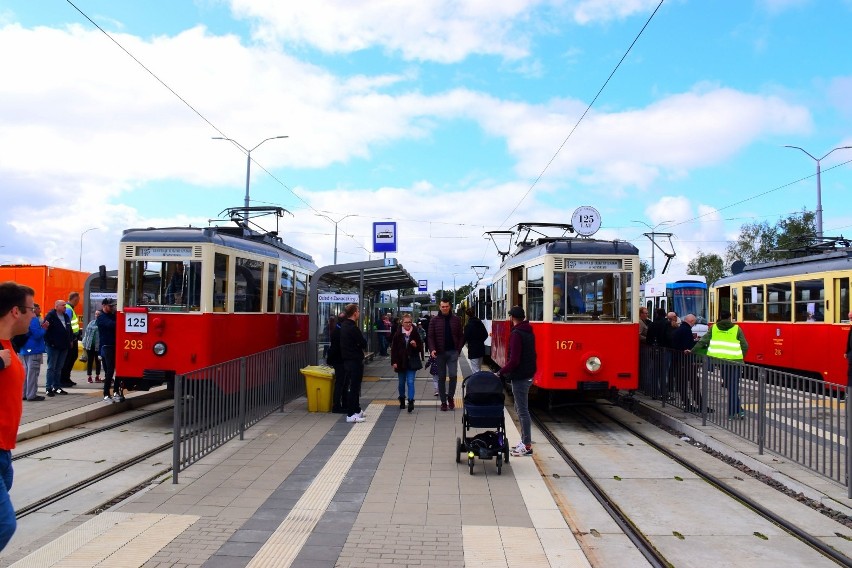 Czerwone i błyszczące, po prostu wyjątkowe. Wyremontowany szczeciński tramwaj wróci na tory [ZDJĘCIA]