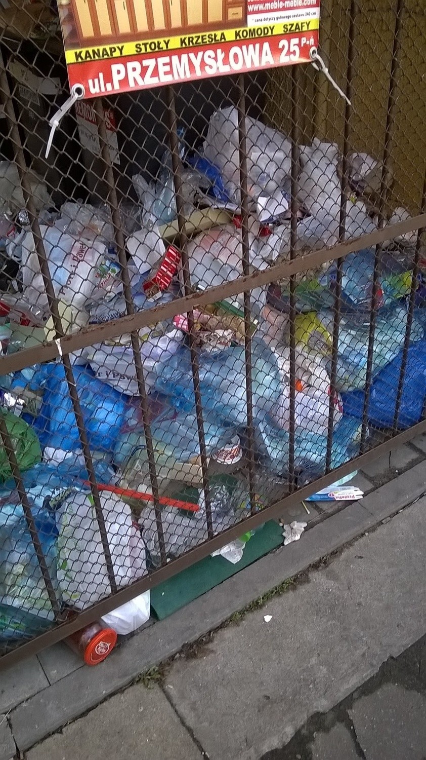 Śmieci w Poznaniu: Kontenerów nie ma lub są za małe