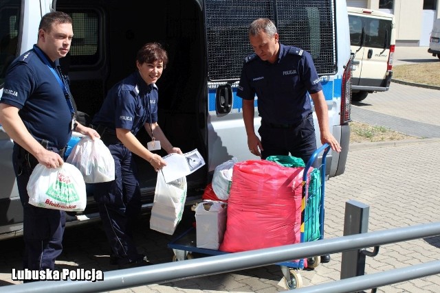 Akcja pomocy nowosolskich policjantów dla pacjentów żarskiego szpitala.