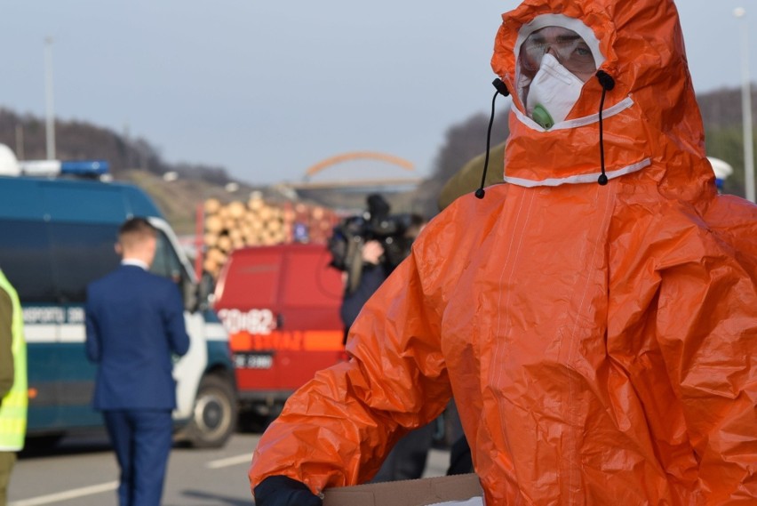 Trwają kontrole sanitarne na autostradzie A1 w Gorzyczkach....