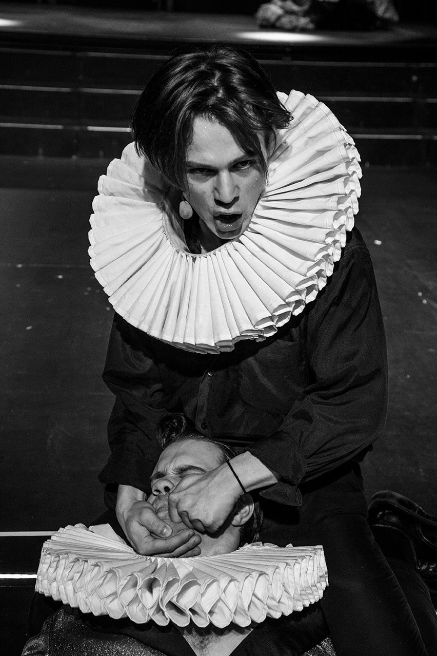 Teatr Studyjny w Łodzi: 4 x Hamlet - A jego imię... Hamlet razy cztery. Recenzja