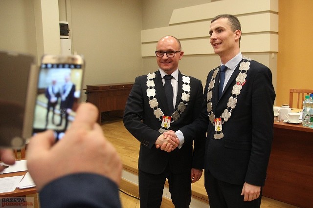 Krzysztof Kukucki z SLD został w poniedziałek nowym przewodniczącym rady miasta Włocławek. Tym samym zastąpił Jarosława Chmielewskiego z PiS. Jest to efekt podpisanego rano przez PO i SLD porozumienia programowego.