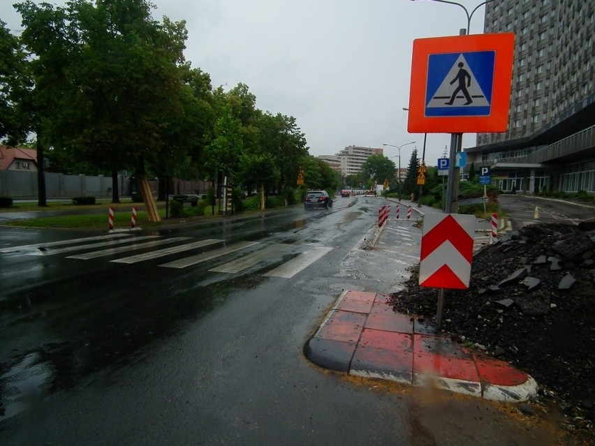 Wielkie utrudnienia na al. Niepodległości. Budują kolektor