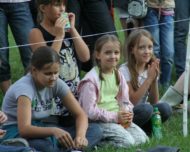 Piknik rodzinny w Polanie30 osób z przeszczepionymi sercami z zabrzanskiego Stowarzyszenia Transplantacji Serca przyjechalo w Bieszczady specjalnie, by razem z mieszkancami niewielkiej Polany zorganizowac piknik, ale nie tylko dla zabawy.