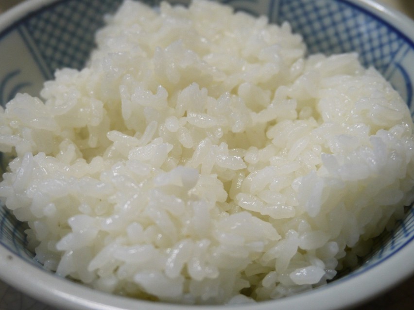 Nieugotowany ryż może zawierać zarodniki bakterii Bacillus...