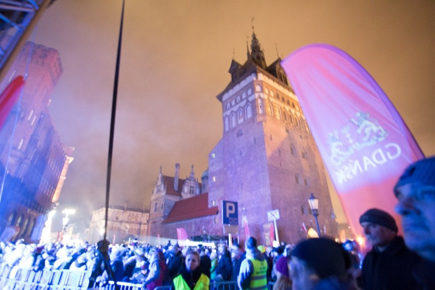 Sylwester 2018/2019 na Targu Węglowym w Gdańsku. Pokaz laserów i muzyka ze sceny [zdjęcia]