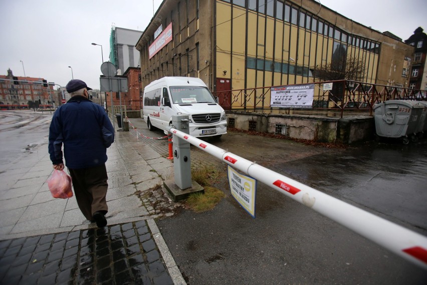 Przewoźnicy wynajęli prywatny teren i nadal odjeżdżają z ul....