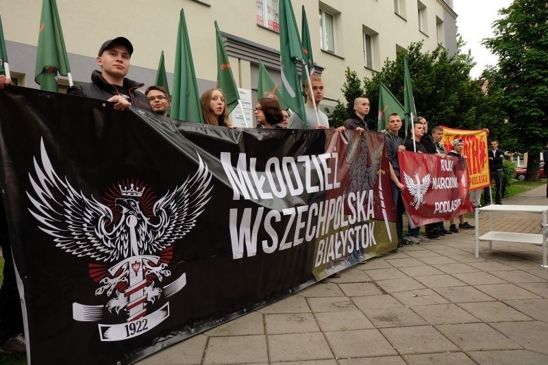 Ul. Malmeda. Młodzież Wszechpolska protestowała przed biurem PO (zdjęcia, wideo)