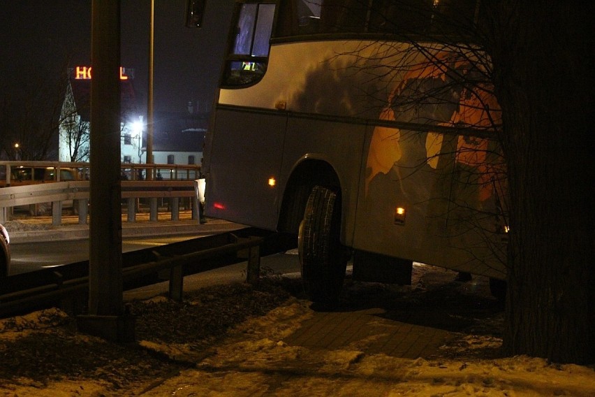 Kierowca tego autobusu był kompletnie pijany. Miał 2,4...