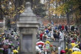 Wszystkich Świętych w Krakowie z wydłużonymi godzinami otwarcia cmentarzy i kwestami