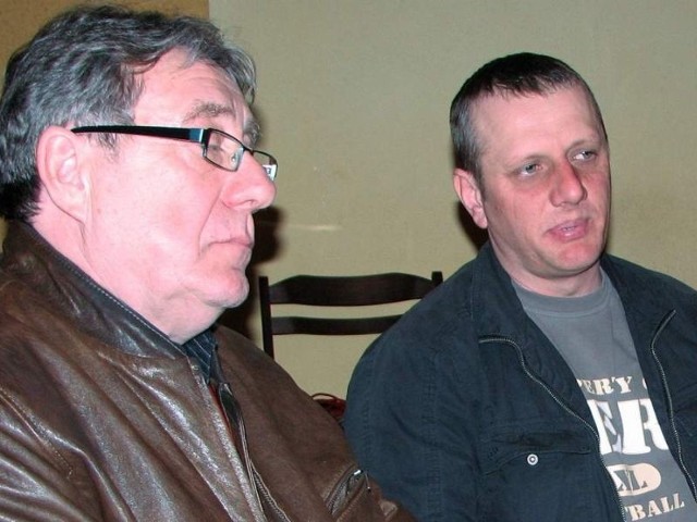 (z lewej) i Robert Kempiński  wspominają Zdzisława Ruteckiego, który był wychowankiem GKM Grudziądz