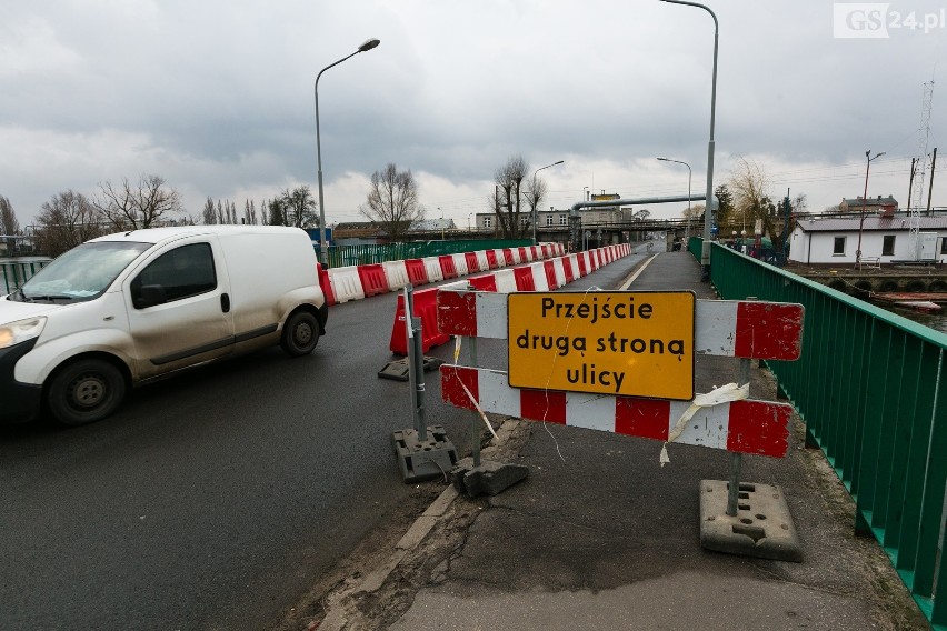 Most nad kanałem Zielonym w ciągu ulicy Heyki ma tylko jeden...