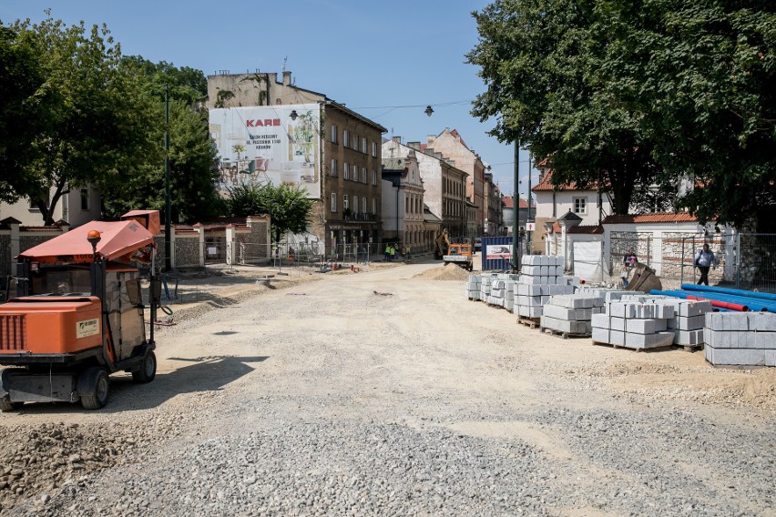 Kraków. Trwa remont ul. Krakowskiej. Zobacz postęp prac [WIDEO, ZDJĘCIA]