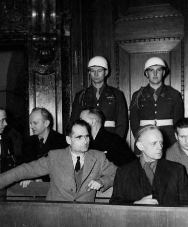 Jak wynika z ujawnionych niedawno dokumentów, Rudolf Hess, który zmarł w Berlinie w wieku 93 lat, nie popełnił samobójstwa