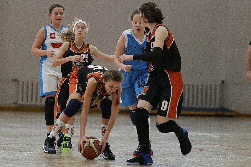 Unia Basket Ostrołęka U13 czeka na zwycięstwa [ZDJĘCIA]