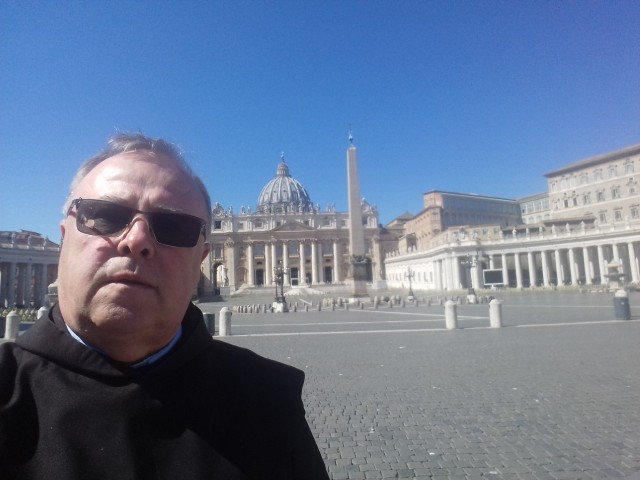 W czwartek, 2 kwietnia, przypada 15. rocznica śmierci Jana Pawła II. O tym jak jest obchodzona w Rzymie, gdzie są duże obostrzenia z powodu koronawirusa, mówi nam pochodzący z Kielecczyzny ojciec Szczepan Praśkiewicz, który jest relatorem Kongregacji Spraw Kanonizacyjnych w Watykanie.