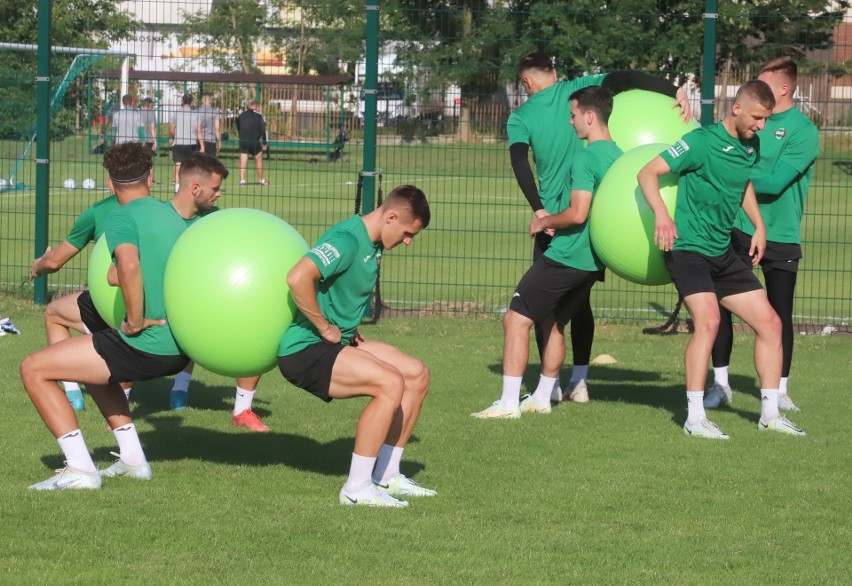 Piłkarze Radomiaka intensywnie trenowali przed meczem wyjazdowym ze Stalą Mielec w PKO Ekstraklasie. Zobacz zdjęcia