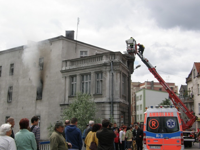 Pożar przy ul. Mostowej w Brodnicy, pięć osób w szpitalu