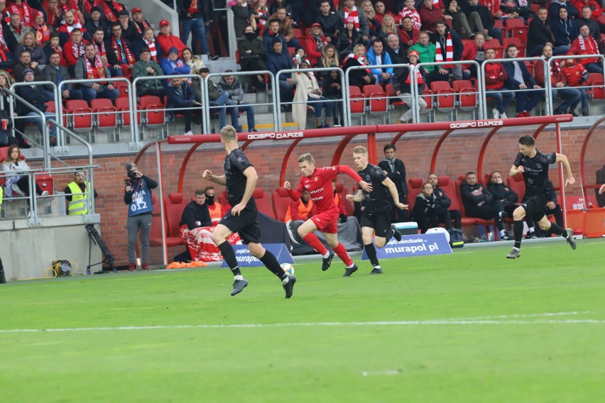 Trener Resovii mówi o nożu i Widzewie. Widzew silniejszy. Karol Czubak pomoże Marcinowi Robakowi