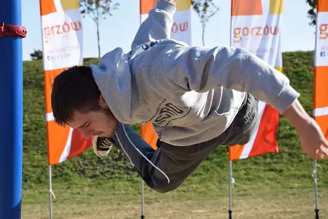 W Parku Górczyńskim otworzyli pierwszy w Gorzowie Wlkp. Street Workout Park.