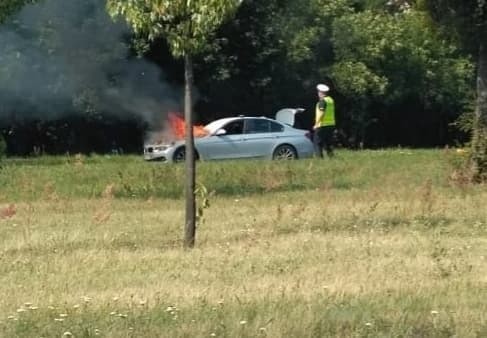 Dwa pożary aut w Toruniu. Prawie w tym samym czasie zapaliło...