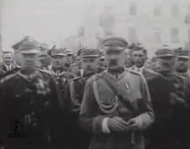 Film jest między innymi relacją wizyty Józefa Piłsudskiego w Kielcach w 1926 roku.